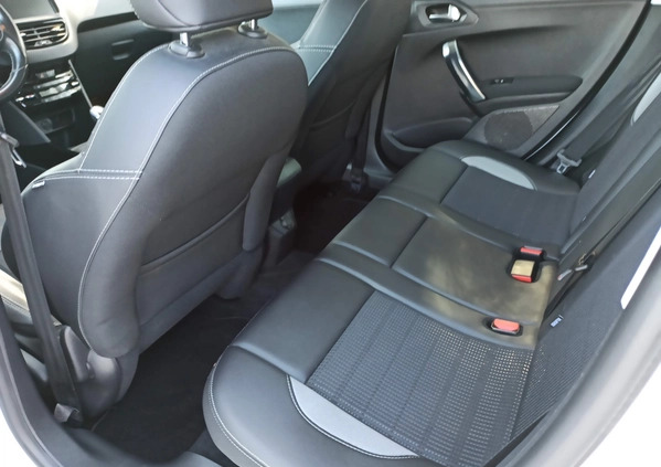 Peugeot 2008 cena 49900 przebieg: 106000, rok produkcji 2017 z Radom małe 277